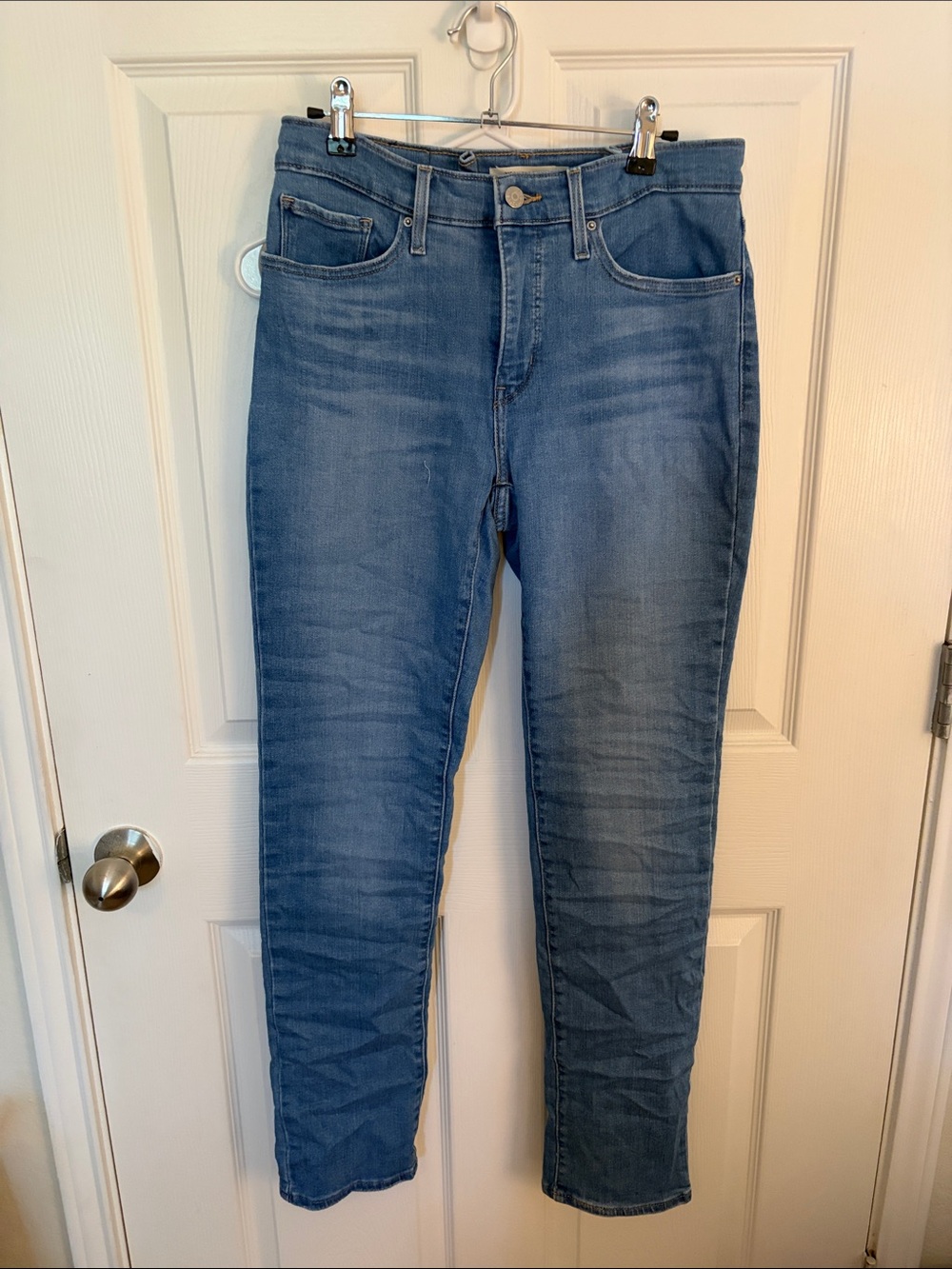 Levi's Women's Skinny Jeans in Medium Blue Wash